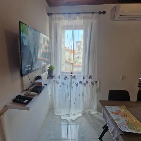 Crystal Deluxe Apartment