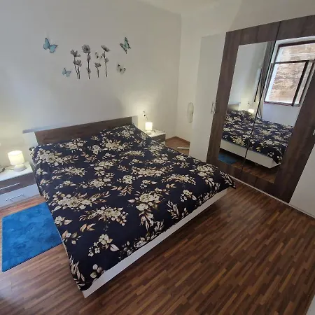 Crystal Deluxe Apartment