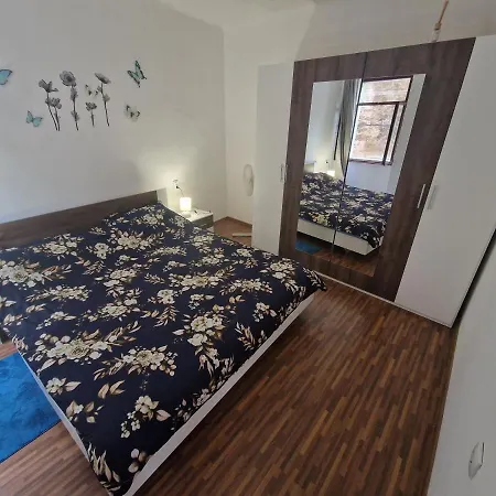 Crystal Deluxe Apartment