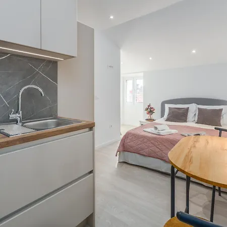 Crystal Deluxe Apartment