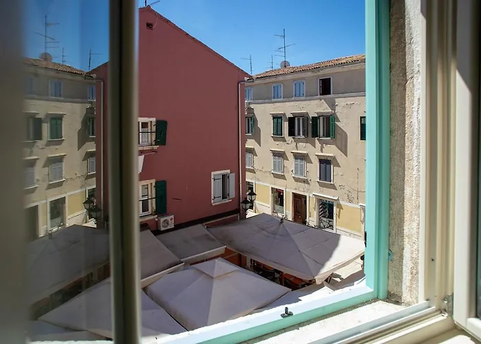 Crystal Deluxe Apartment