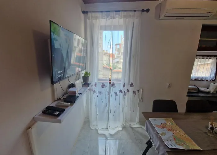 Crystal Deluxe Apartment