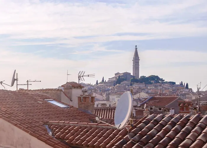 Crystal Deluxe Apartment *