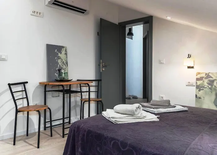 Crystal Deluxe Apartment