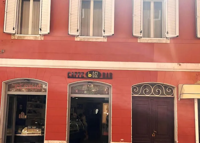 Crystal Deluxe Apartment *