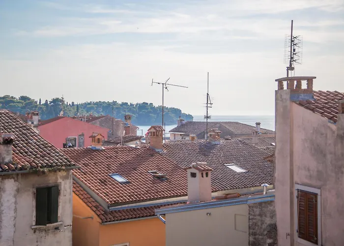 Crystal Deluxe Apartment *