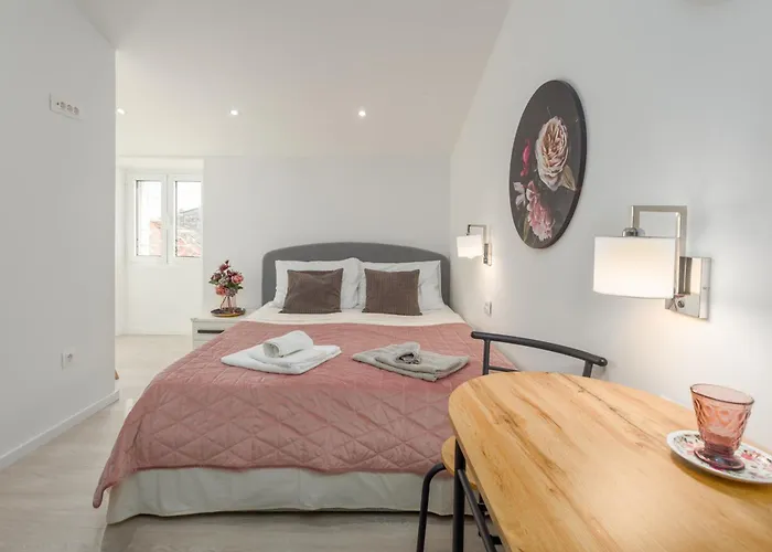 Crystal Deluxe Apartment