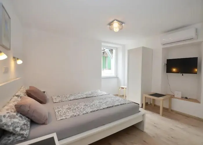 Crystal Deluxe Apartment